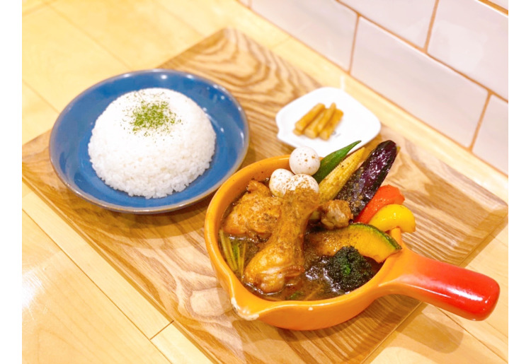  ▼【定番】　『京赤地鶏』の手羽元スープカレー